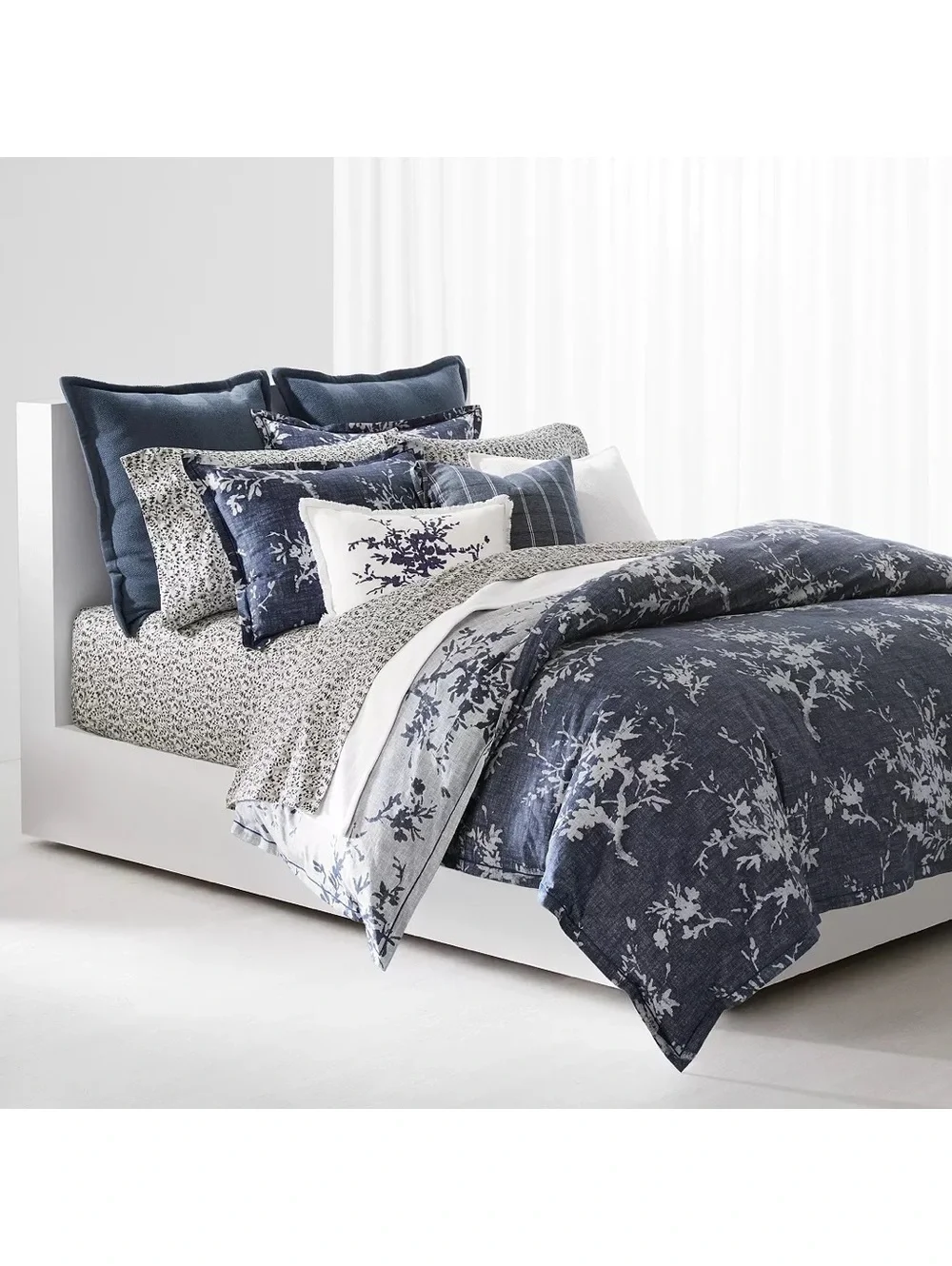 Lauren Ralph Lauren Eva Botanical Duvet Cover Set, Size King, NEW (Open Box)